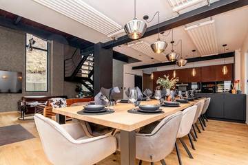 Gîte pour 15 personnes, avec jardin dans Laval-le-Prieuré