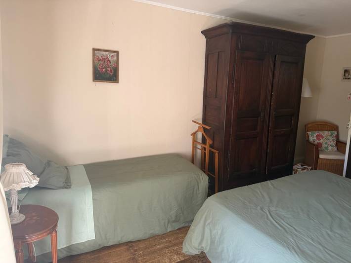 Bed and Breakfast 'Chambre Coquelicot' with Mountain View, Shared Garden and Wi-Fi in Châteaudouble (Drôme), Valence region