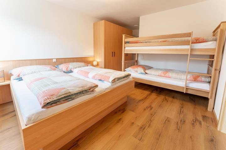 Ferienwohnung für 4 Personen, mit Balkon in Raggal