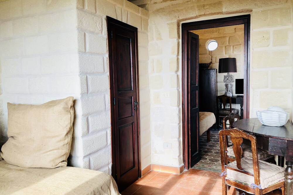 Villa with terrace on the coves of Scalo Cavallo in Cala Rossa (Favignana), Favignana