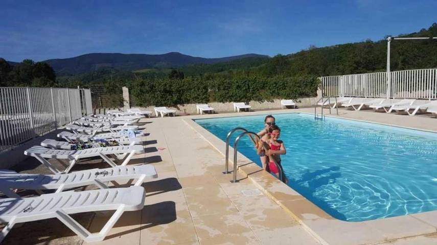 Tente pour 4 personnes, avec Bassin pour enfant et Piscine dans l' Ariège - 2