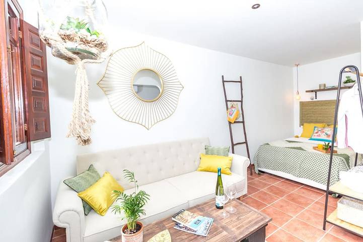 Entire apartment, Mediterrani Studio - The Old Town in Tarragona, Costa Dorada