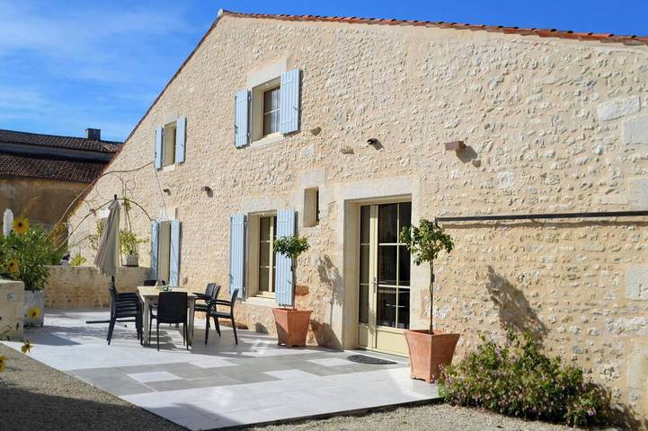 Location de vacances pour 12 personnes, avec jardin à Cabariot