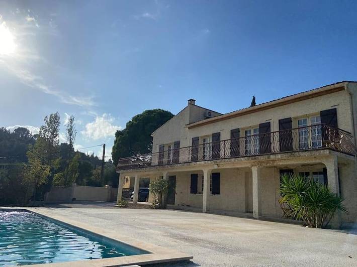 Location de vacances pour 15 personnes, avec piscine ainsi que vue et jardin à Clermont-l'Hérault - 2