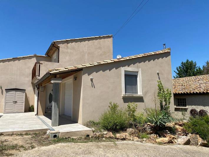 Location de vacances pour 6 personnes, avec terrasse et vue, animaux acceptés à Pouzolles