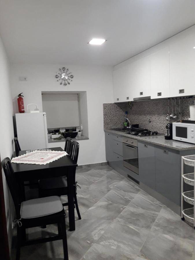 Maison de campagne pour 5 personnes, avec vue ainsi que jardin et piscine, animaux acceptés dans Paredes de Coura - 2