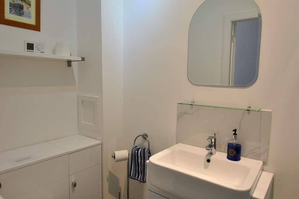 Entire apartment, Gyles Apartment - harbourfront studio, Pittenweem in Pittenweem, Lowlands