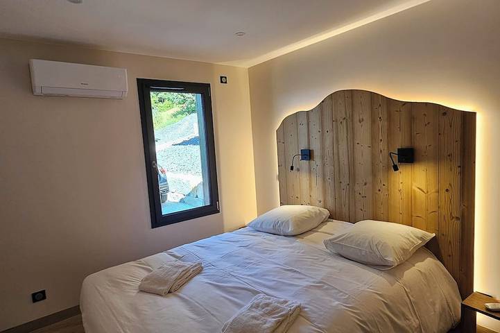 Gîte pour 8 personnes, avec balcon et jacuzzi, animaux acceptés à Queyrières - 3