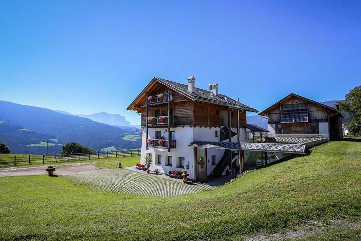 Gîte pour 6 personnes, avec vue et balcon à Chiusa - 2