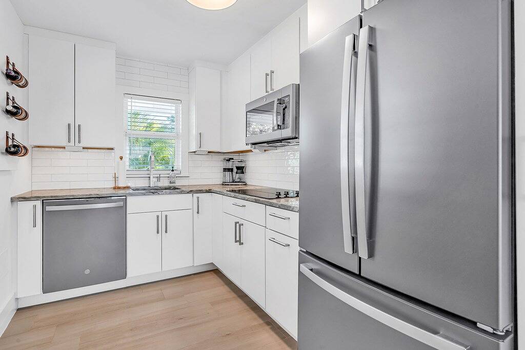 Islamorada retreat \"Bungalow Blue\" w/ heated pool, Bikes, Bbq, amenities galore! in Lower Matecumbe Key, Islamorada