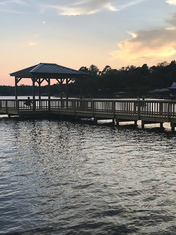 Callender Lake Gemütliche 2-Zimmer-Kabine mit Carport in der Nähe von historischen Edom, Texas in Van Zandt County