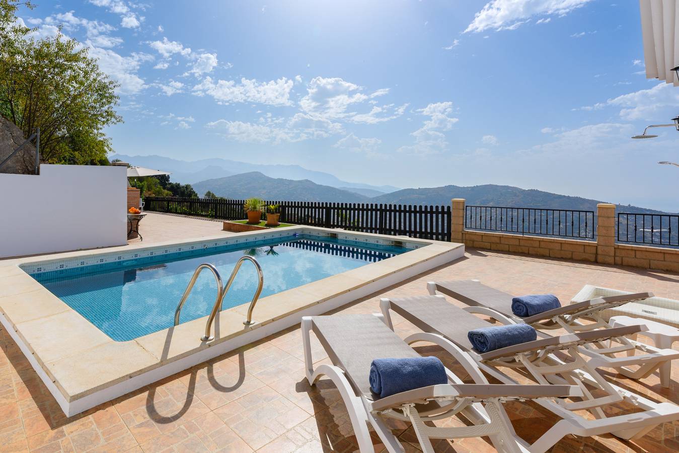 Casa Kousgaard | Bergrefugium mit Meerblick & Privatem Pool in Sayalonga, Costa del Sol