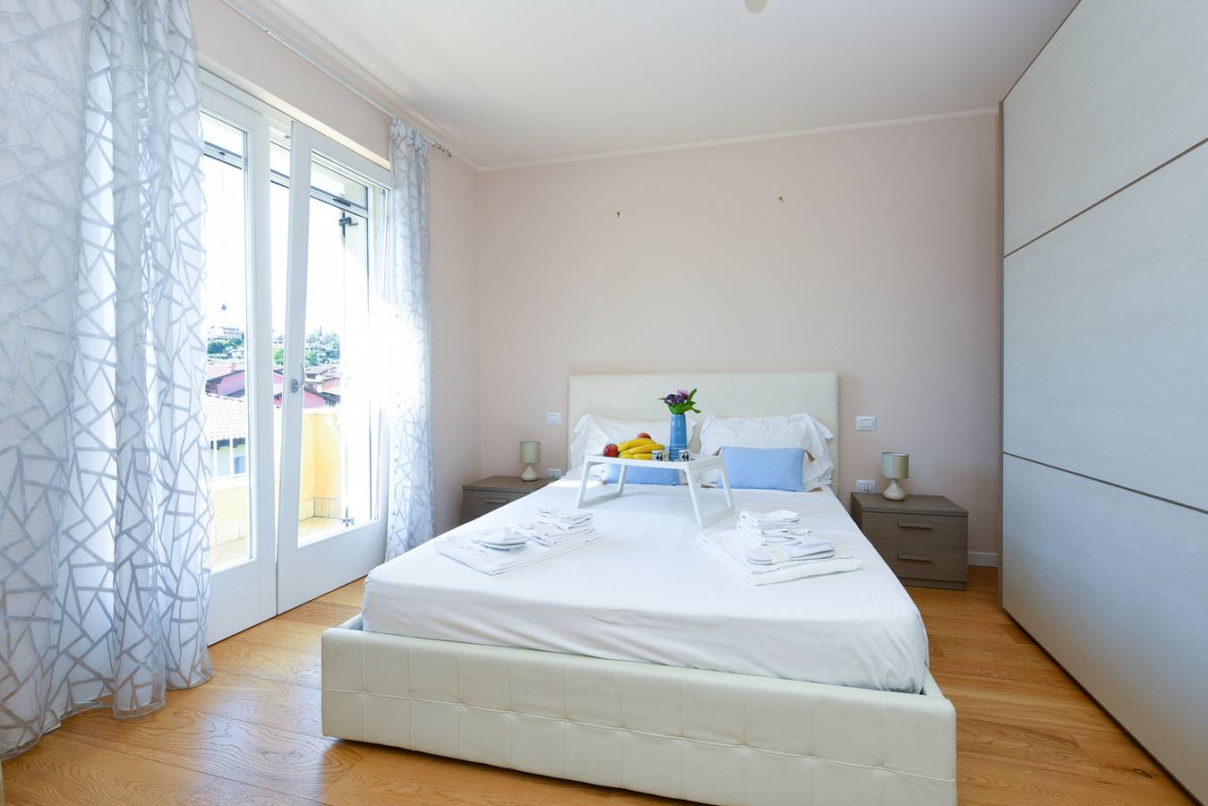 Villa Iris Manerba private pool Bookinggardalake in Lido di Manerba, Manerba del Garda