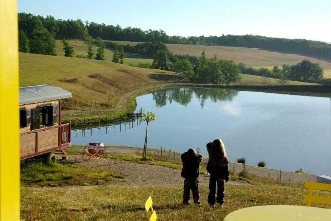 Zecamping 4* familial piscine chauffée roulotte Bbq in Estipouy, Gers