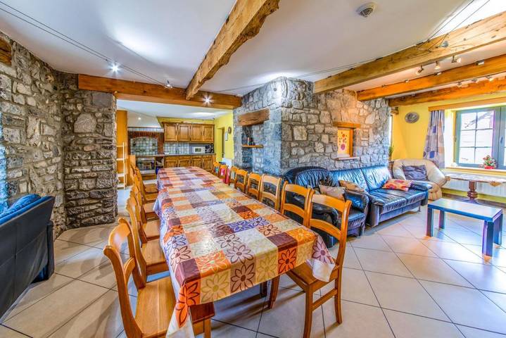 Location de vacances pour 15 personnes, avec jardin ainsi que sauna et jacuzzi, animaux acceptés dans Han-sur-Lesse - 4