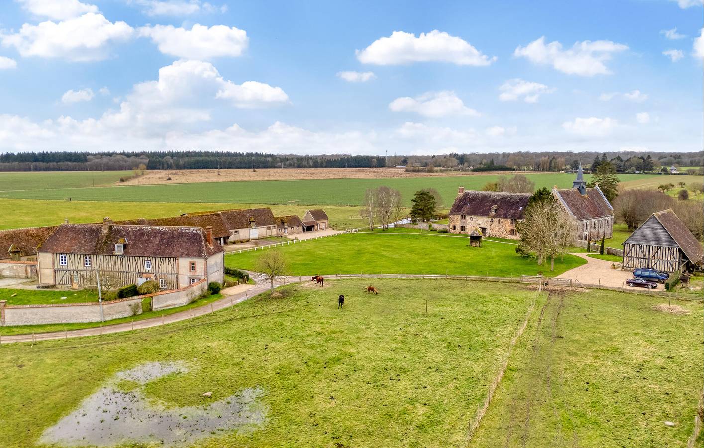 Acogedor apartamento urbano con TV, aparcamiento y jardín in Les Baux-de-Breteuil, Región de Évreux