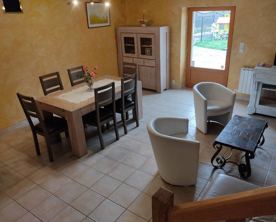 Gite 2 - Les Hortensias avec piscine, 6 personnes in Trébédan, Région de Dinan
