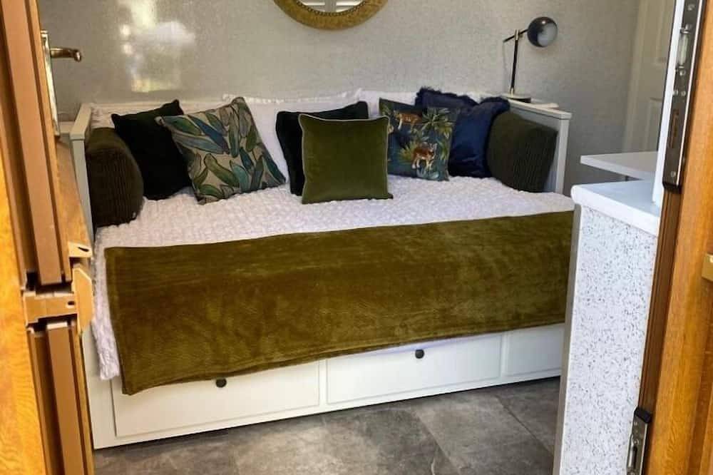 Oakwood Cabin Retreat in Bexleyheath in Bexley, London