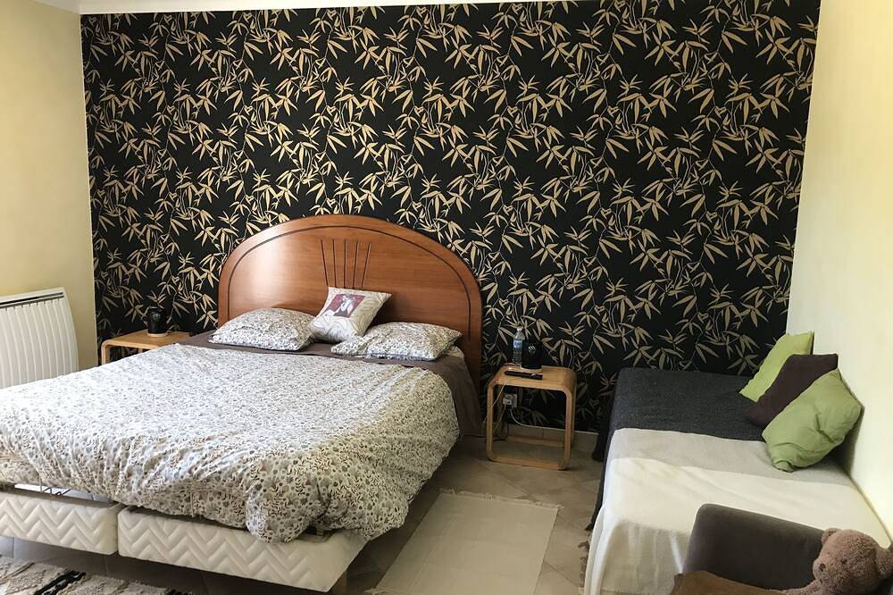 Chambres D'hôtes au Calme Absolu, vue sur la Campagne, Idéale Pour les Familles in Salernes, Draguignan region