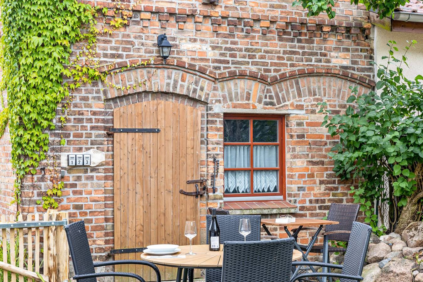 Ganze Wohnung, Apartment 'Ferienwohnung Zeitlos Wriezen 1 mit privater Terrasse, Garten & Wlan in Wriezen, Märkische Schweiz-Oderland