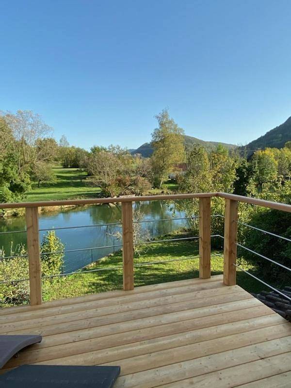 Location de vacances pour 6 personnes, avec Balcon et Terrasse ainsi que Jardin et Vue à Ornans