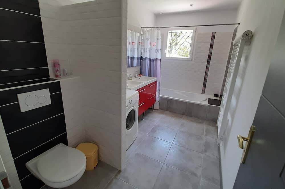 Detached Villa For 8 People Promo From August 16 To 30, 2025 in Fayenza, Region de Draguignan