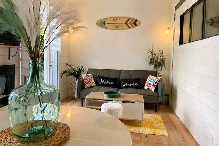 Appartamento intero, Beautiful Apartment With A Terrace And Private Garden In The Heart Of La Rochelle in La Rochelle, La Rochelle e dintorni