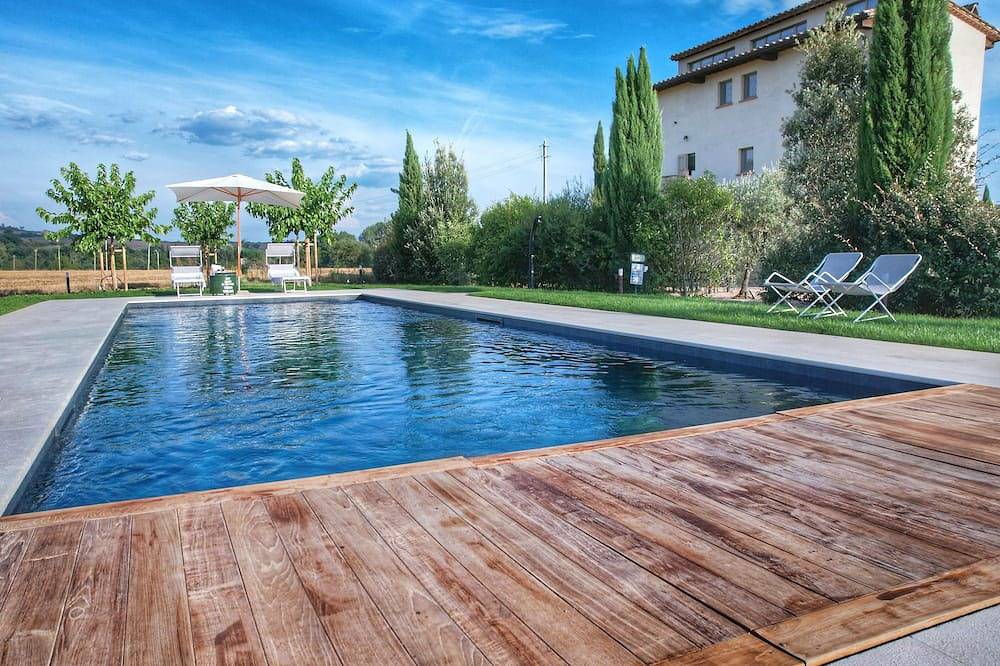Exclusive farmhouse with heated swimming pool in Marsciano, Perugia Provinz