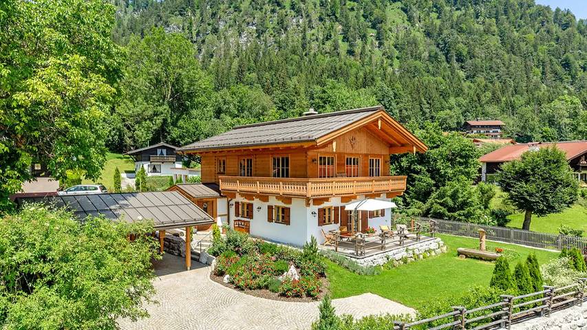 Ferienhaus für 8 Personen, mit Sauna und Garten sowie Balkon