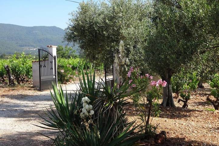 Ferienhaus für 4 Personen, mit Balkon und Garten in Cuers