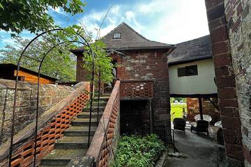 Gîte pour 4 personnes, avec jardin et terrasse dans Village de Collonges la Rouge