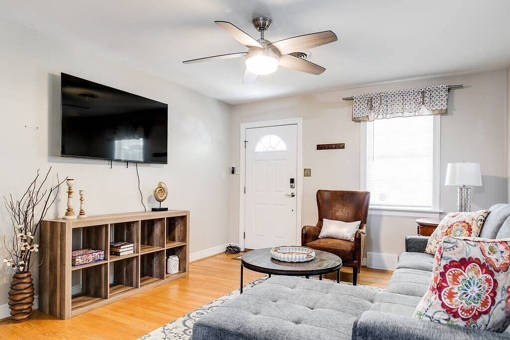 The Sweet Retreat Rva • Fenced Yard • Fire Pit • Parking in Richmond, Virginia