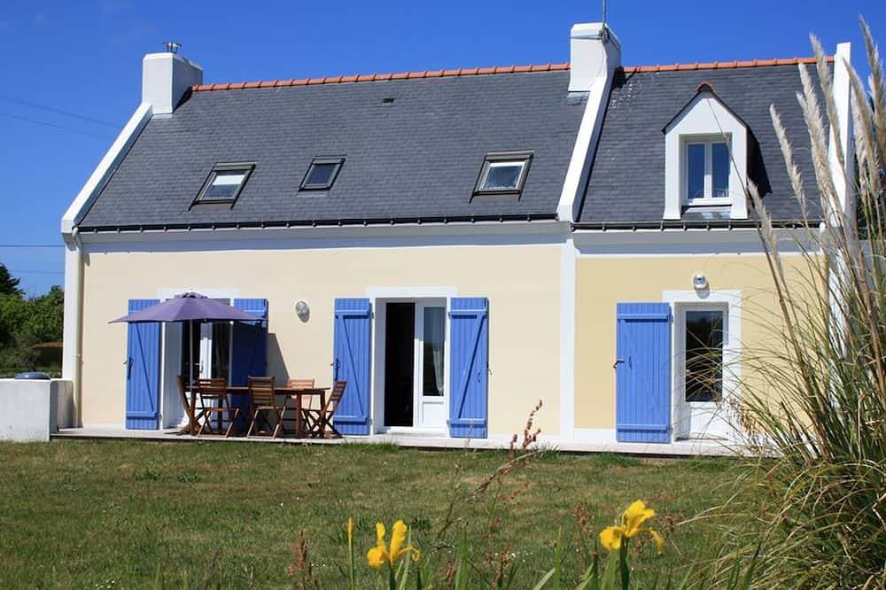 Charming and spacious house near the beach in Locmaria in Locmaria, Côte des Mégalithes