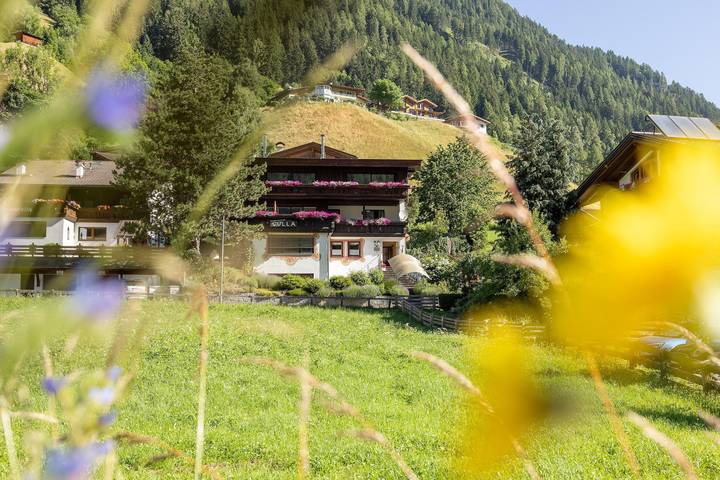 Ferienhaus für 3 Personen, mit Balkon und Terrasse sowie Ausblick in Neustift