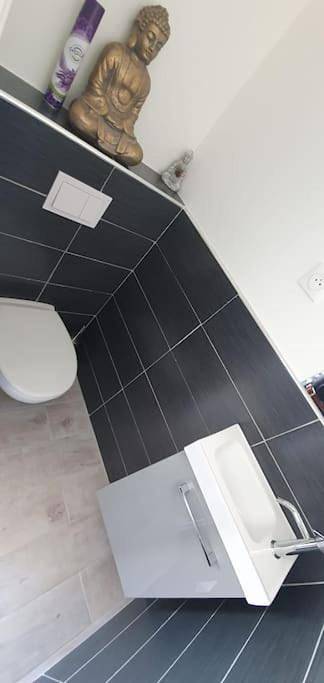 Location de vacances pour 2 personnes, avec vue ainsi que terrasse et piscine à Istres - 3