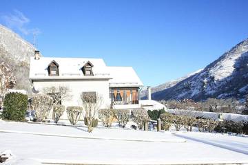 Location de vacances pour 8 personnes, avec terrasse et jardin, animaux acceptés à Antignac