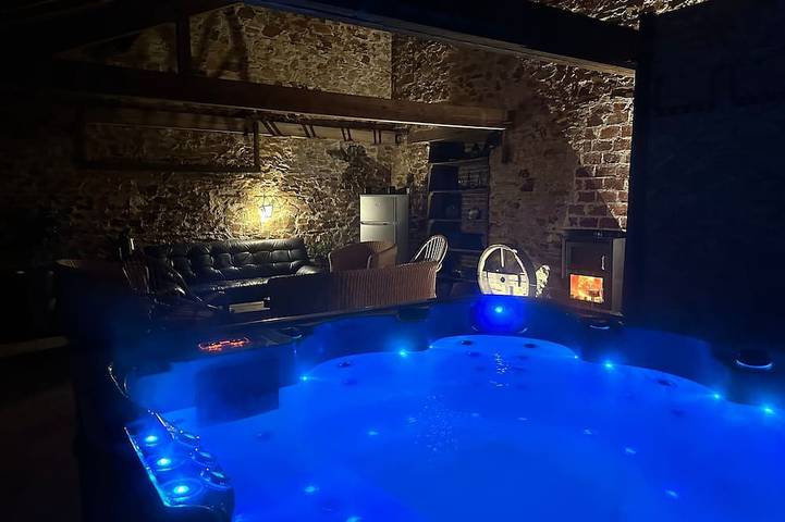 Gîte pour 2 personnes, avec jacuzzi ainsi que terrasse et jardin dans Vallons-de-l'Erdre