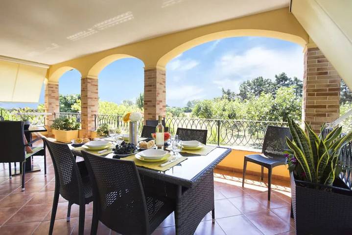 Villa for 6 people, with Balcony/Terrace and Garden in Alghero