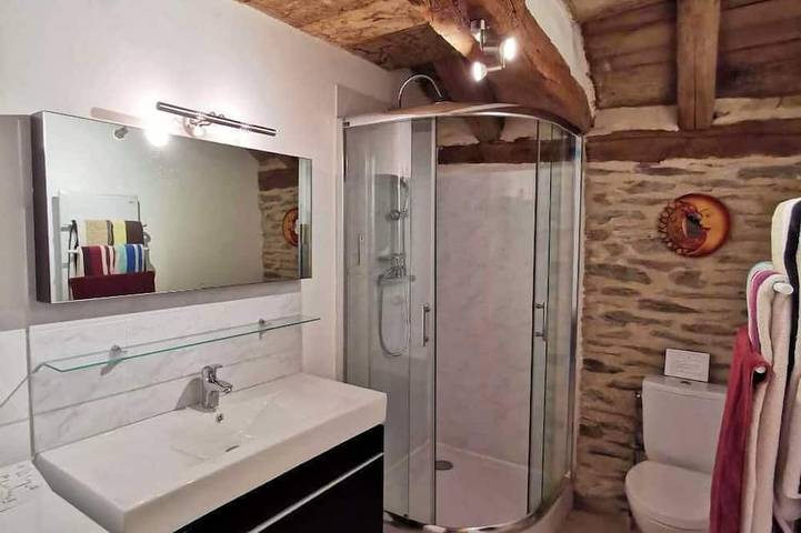 Gîte pour 4 personnes, avec jardin et terrasse, animaux acceptés à Aujac - 4