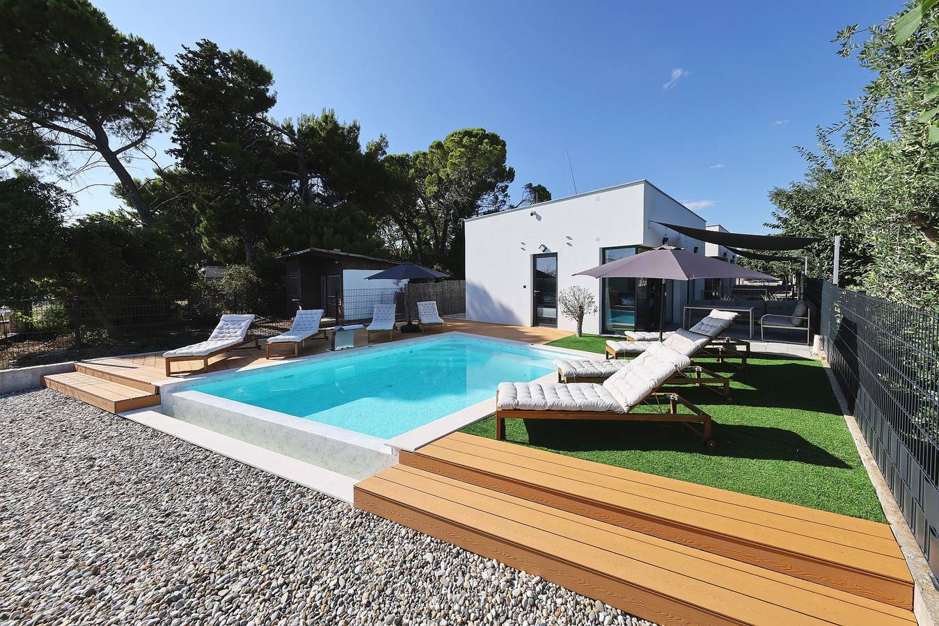 Beachfront Almare Retreat in Sukosan, Zadar
