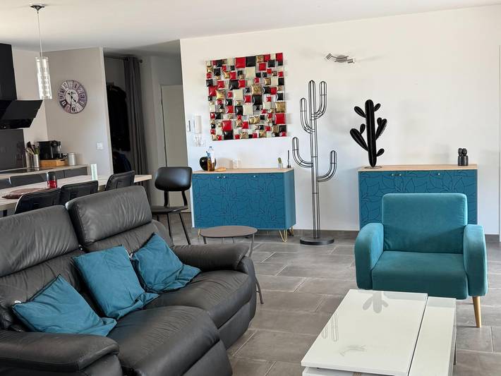 Villa with pool and jacuzzi near Châteauneuf-du-Pape – 9 people in Sorgues, Vaucluse