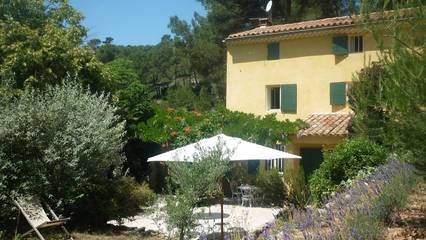 Chambre d’hôte pour 2 personnes, avec jardin et piscine dans les Bouches-du-Rhône