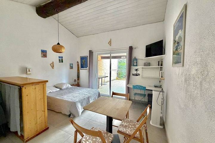 Appartamento intero, Cozy Villa with Terrace, 200m from Santa-Giulia Beach, A/C, Private Parking in Santa Giulia, Porto Vecchio