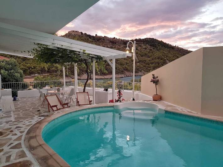 Maison d’hôte pour 3 personnes, avec vue ainsi que terrasse et piscine