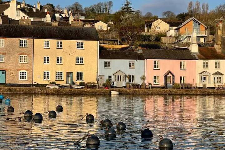 Cottage for 8 people, with terrace in Dittisham