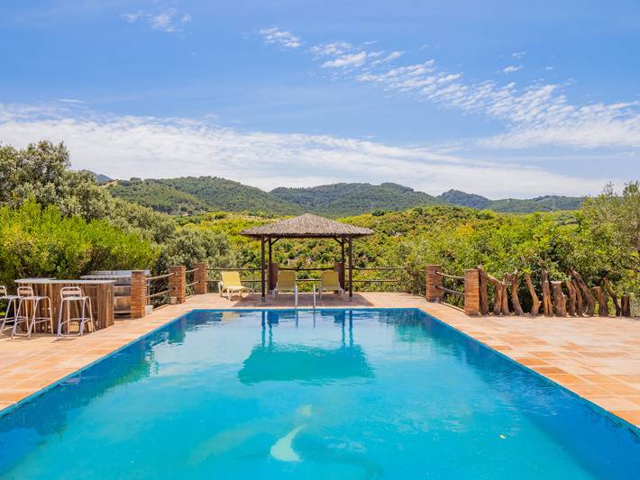 Bungalow para 4 personas, con terraza además de jardín y piscina en Coín - 2