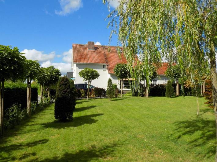 Ferienhaus für 8 Personen, mit Terrasse und Garten sowie Pool und Ausblick in Maaseik