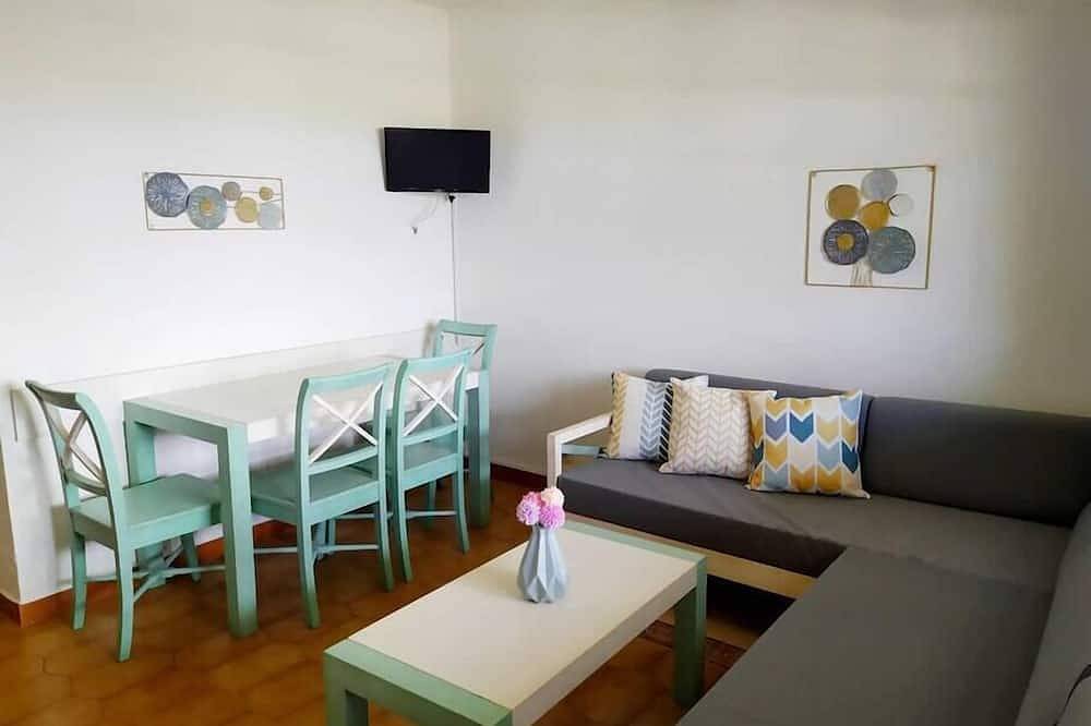 Entire apartment, Cheap & Chic: 2-bedroom apartment in Son Bou (I) in San Jaime Mediterráneo, Alaior Municipality