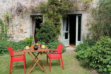 Gîte pour 2 personnes, avec jardin à Kerbors
