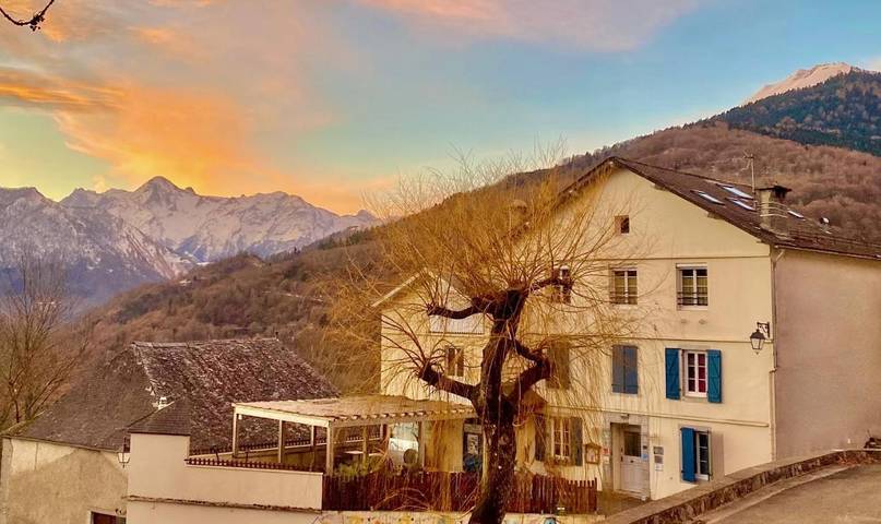 Hôtel pour 3 personnes, avec vue et terrasse à Bilhères - 2